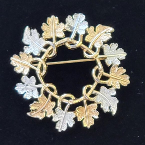Sarah Coventry Two-Tone Leaf Brooch - Picture 4 of 4